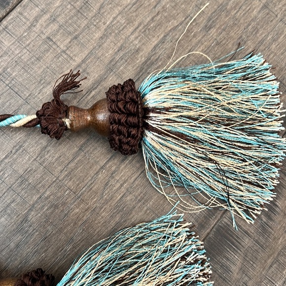 SET OF 2 TIE DRAPE TASSELS - Picture 4 of 14